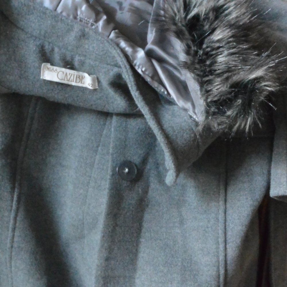 Grey Long Coat with faux fur hood size 42 - Picture 12 of 13